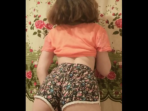 ❤️ מותק צעיר סקסי פושט את המכנסיים הקצרים במצלמה ️ פורנו ב-iw.camporner.top ❌️